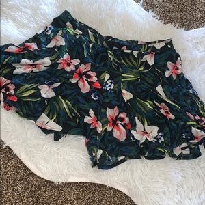 Skirt/ shorts